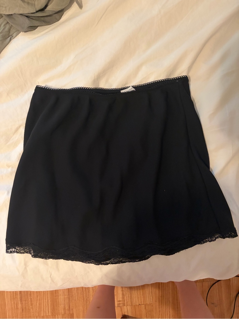 Aritzia - Wilfred Black Mini Skirt with Lace Hem